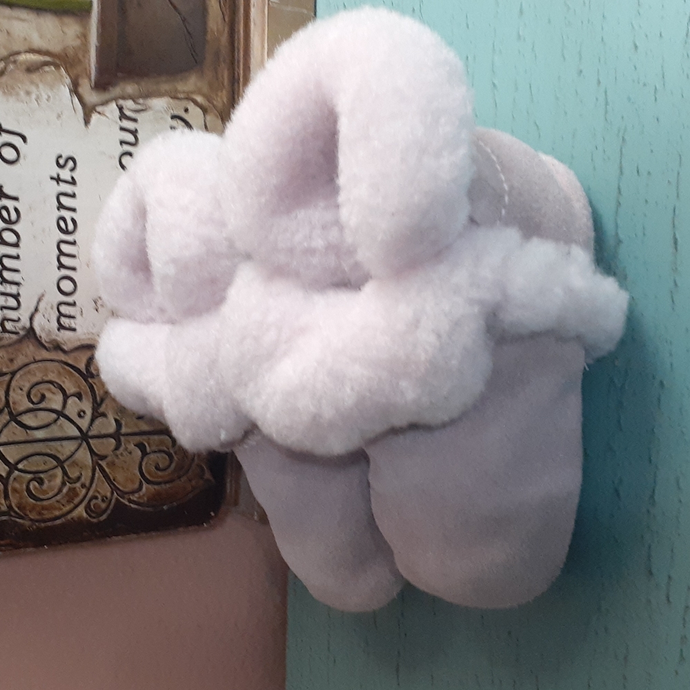 UGG BOOTIES SZ 02/03 BABY